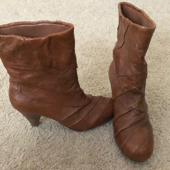 Brown slip on boots - Picture 2 of 3
